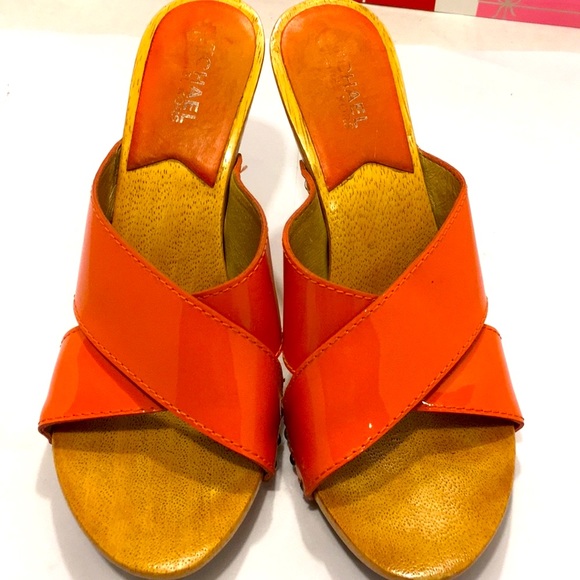 GentlyUsed Micheal Kors Coral Wooden Sandal: 7.5M - Picture 4 of 8